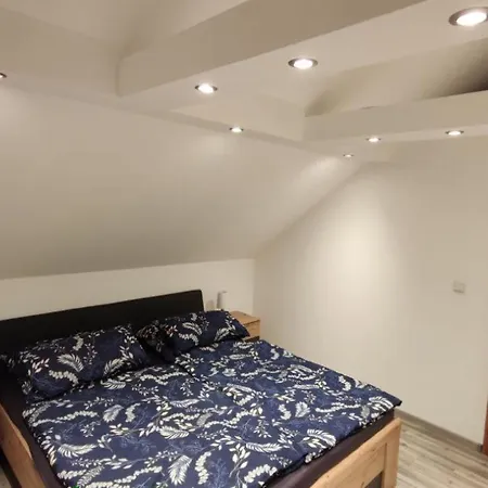 Ferienwohnung, Monteurwohnung, Voll Eingerichtet Apartman *